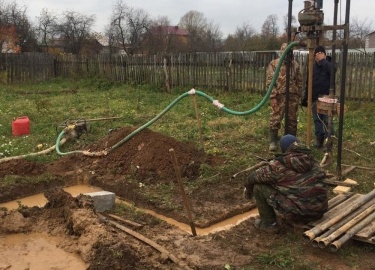 Выполняя гидробурение скважин своими руками, можно недорого и оперативно обеспечить качественное водоснабжение для нужд семьи и приусадебного хозяй...